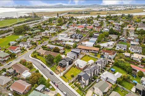 Photo of property in 49 Vera Road, Te Atatu South, Auckland, 0610