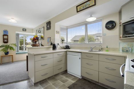 Photo of property in 6 Fencourt Crescent, Katikati, 3129