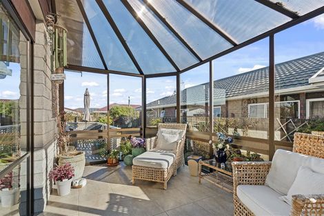 Photo of property in 2/135 Sawyers Arms Road, Northcote, Christchurch, 8052