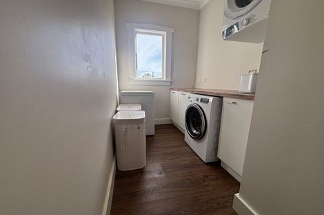 Photo of property in 2b Neil Avenue, Te Atatu Peninsula, Auckland, 0610