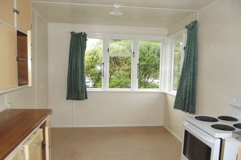 Photo of property in 12 Dorset Grove, Cannons Creek, Porirua, 5024