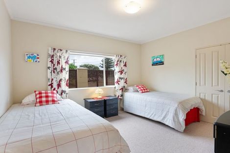 Photo of property in 14 Field Way, Waikanae Beach, Waikanae, 5036