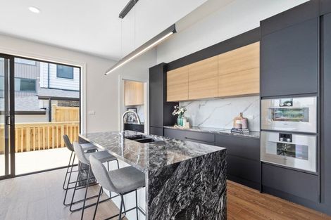 Photo of property in 3 May Potter Close, Oteha, Auckland, 0632