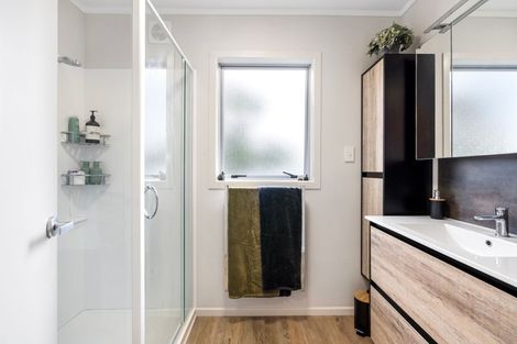 Photo of property in 118 Sandspit Road, Waiuku, 2123