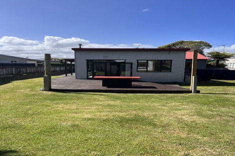 Photo of property in 27 Golf Road, Paraparaumu Beach, Paraparaumu, 5032