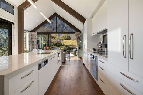 Photo of property in 31 Hackett Road, Jacks Point, Queenstown, 9371
