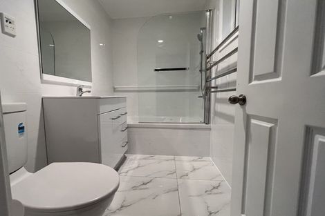 Photo of property in 2/13 Sunnyside Road, Sunnyvale, Auckland, 0612