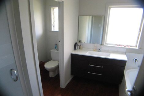 Photo of property in 19 Woodstock Road, Forrest Hill, Auckland, 0620