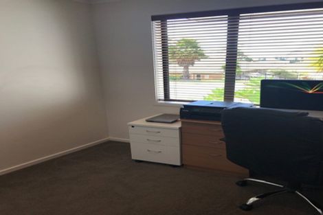 Photo of property in 60 Roberta Crescent, Orewa, 0931