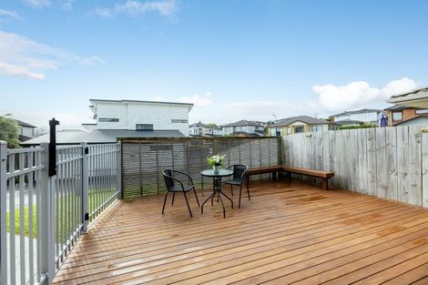 Photo of property in 12 Midhurst Avenue, Henderson, Auckland, 0612