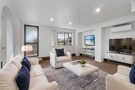 Photo of property in 1/116 Bradbury Road, Botany Downs, Auckland, 2010