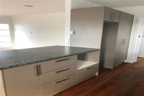 Photo of property in 22 Hepburn Road, Glendene, Auckland, 0602