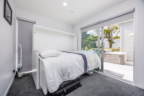 Photo of property in 18 Zita Avenue, Matakatia, Whangaparaoa, 0930