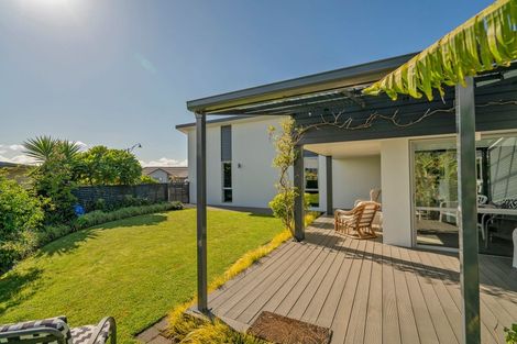 Photo of property in 20 Roseberry Place, Whitianga, 3510