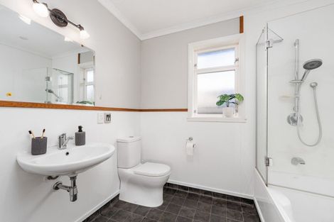 Photo of property in 4 Marsden Place, Awapuni, Palmerston North, 4412