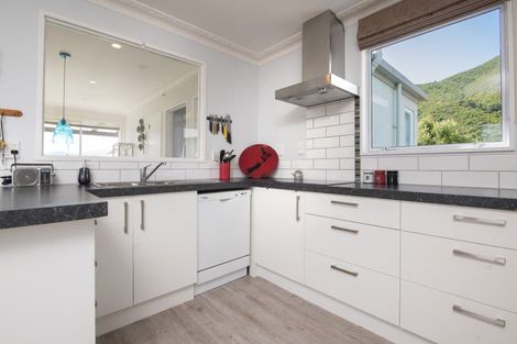 Photo of property in 1 Matai Place, Waikawa, Picton, 7220