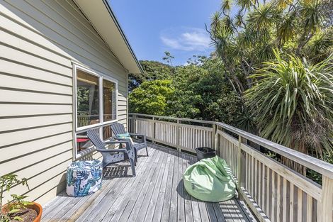 Photo of property in 2 Corlett Road, Plimmerton, Porirua, 5026