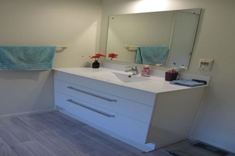 Photo of property in 51 Topliss Drive, Northcross, Auckland, 0632