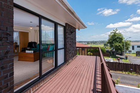 Photo of property in 14 Gwenand Place, Botany Downs, Auckland, 2010