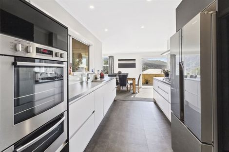 Photo of property in 6 Mayfair Place, Tawa, Wellington, 5028