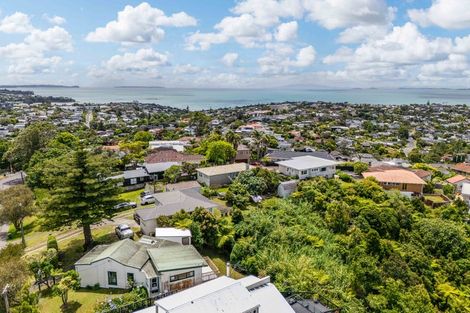 Photo of property in 92 Knights Road, Rothesay Bay, Auckland, 0630