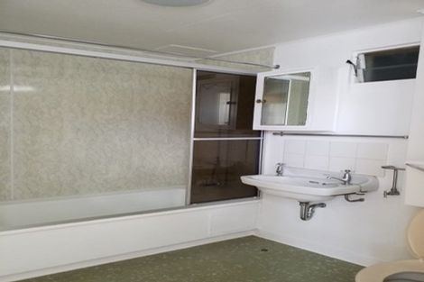 Photo of property in Churchill Flats, 213 The Terrace, Wellington Central, Wellington, 6011