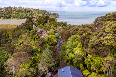 Photo of property in 85 Laingholm Drive, Laingholm, Auckland, 0604