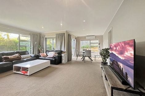 Photo of property in 87 Taylor Terrace, Tawa, Wellington, 5028