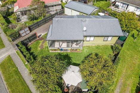 Photo of property in 88 Queens Road, Waikanae Beach, Waikanae, 5036