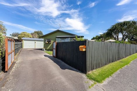 Photo of property in 88 Queens Road, Waikanae Beach, Waikanae, 5036