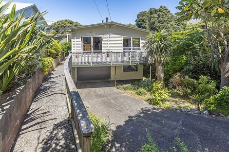 Photo of property in 2 Corlett Road, Plimmerton, Porirua, 5026