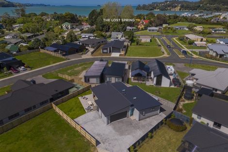 Photo of property in 10 Palm Drive, Whitianga, 3510