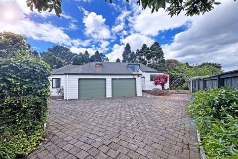 Photo of property in 100 Chelsea View Drive, Chatswood, Auckland, 0626