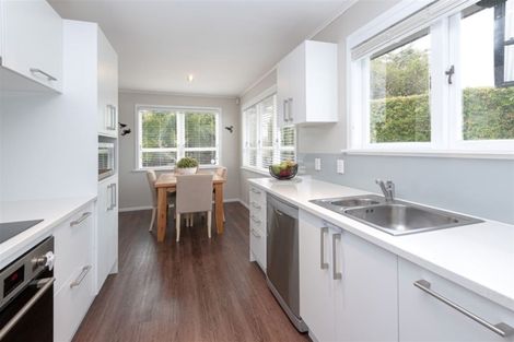 Photo of property in 122 Ennis Avenue, Pakuranga Heights, Auckland, 2010