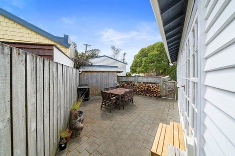 Photo of property in 3 Whites Line West, Woburn, Lower Hutt, 5010
