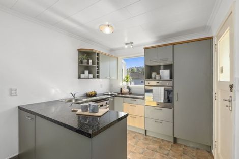 Photo of property in 22 Richard Grove, Stokes Valley, Lower Hutt, 5019