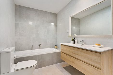 Photo of property in 38a Links Road, New Lynn, Auckland, 0600