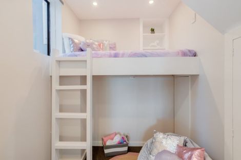 Photo of property in 38 Saint Andrews Hill Road, Mount Pleasant, Christchurch, 8081