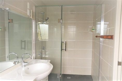 Photo of property in 1/1 Cheval Drive, Totara Vale, Auckland, 0629