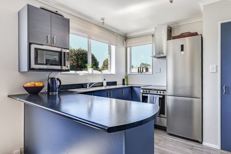 Photo of property in 102 Oakfield Crescent, Pukete, Hamilton, 3200