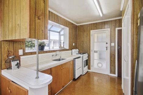 Photo of property in 20 Peachgrove Road, Te Atatu Peninsula, Auckland, 0610