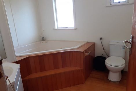 Photo of property in 9 Barrys Road, Glendene, Auckland, 0602
