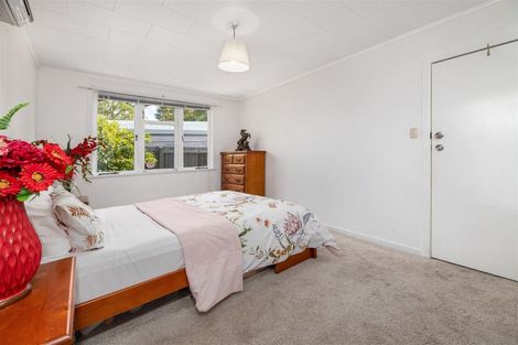 Photo of property in 2/176 Henderson Valley Road, Henderson, Auckland, 0612