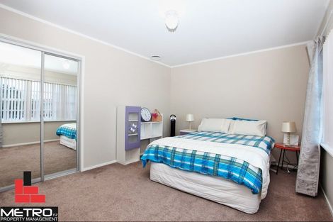 Photo of property in 20 Longbill Place, Glendene, Auckland, 0602