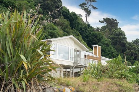 Photo of property in 291 Karaka Bay Road, Karaka Bays, Wellington, 6022