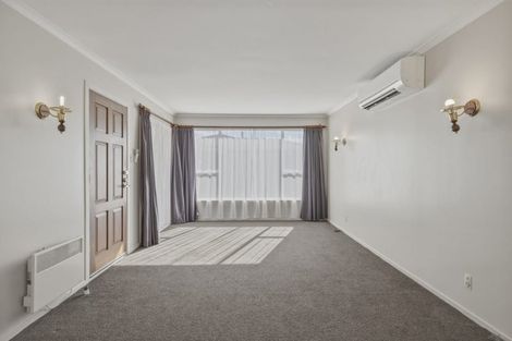 Photo of property in 1/98a Lake Terrace Road, Burwood, Christchurch, 8061