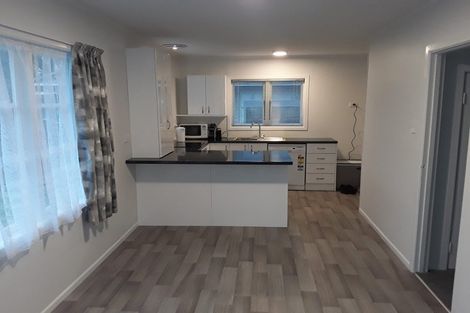 Photo of property in 2 Hereford Street, Te Atatu Peninsula, Auckland, 0610