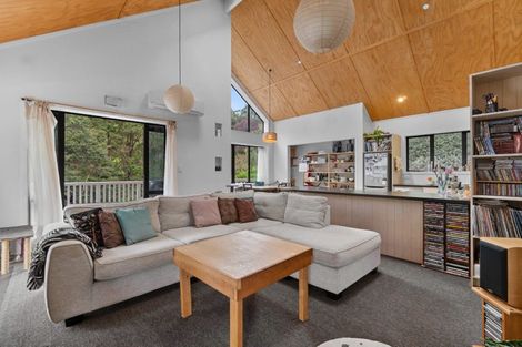 Photo of property in 140 Shaw Road, Oratia, Auckland, 0604