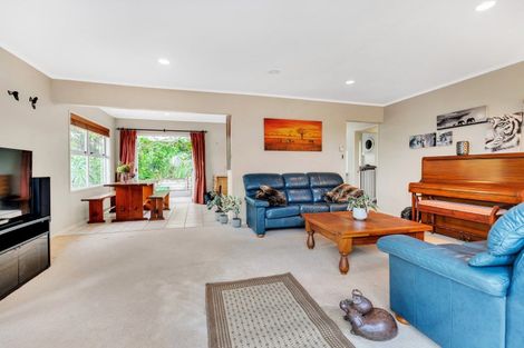 Photo of property in 31 Robbies Road, Shelly Park, Auckland, 2014