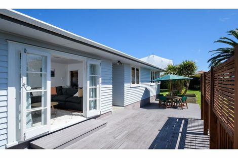 Photo of property in 17 Chorley Avenue, Massey, Auckland, 0614